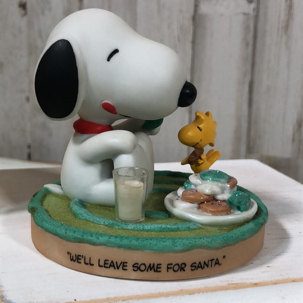 Hallmark Peanuts Gallery Christmas Snoopy and Woodstock Figurine In Box